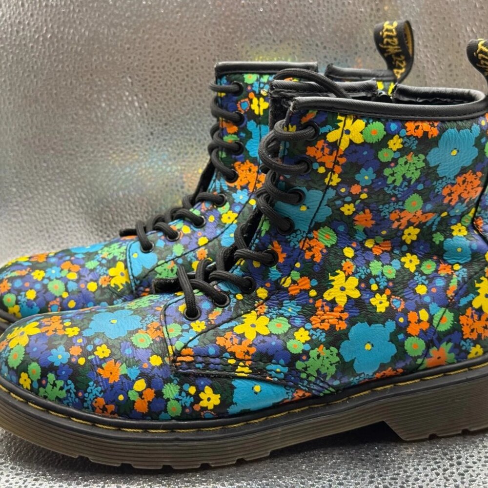 Size 4‎ - Dr. Martens Delaney Black Kids Side Zip Floral Combat Boots SK04Q - Picture 2 of 9